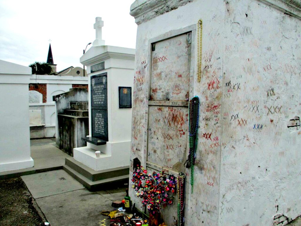 marie-laveau-french-quarter-cemetery · New Orleans French Quarter